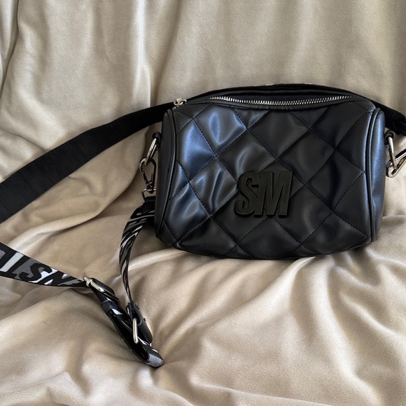 Steve Madden Handbags - Steve Madden Black Quilted Crossbody Bag